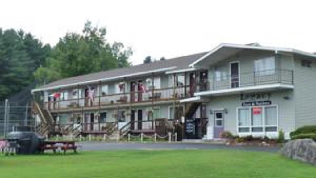 Legacy Inn & Suites Of Lake George Esterno foto
