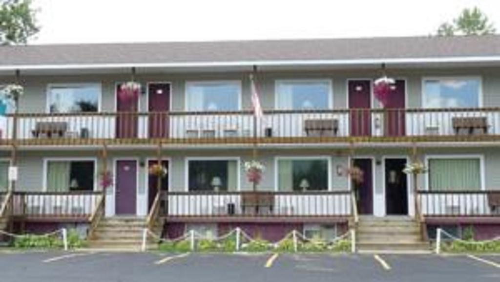 Legacy Inn & Suites Of Lake George Esterno foto