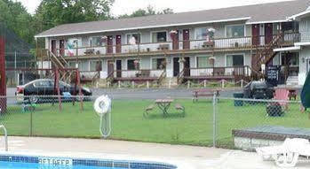 Legacy Inn & Suites Of Lake George Esterno foto
